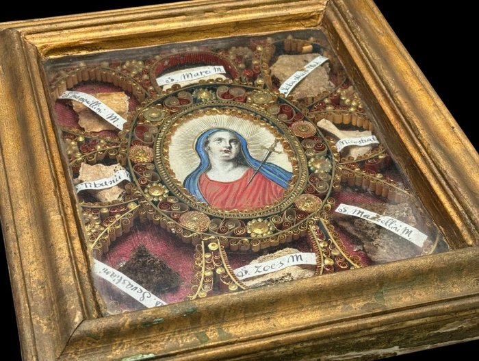 Wooden reliquary-frame with the relics of Saints + Certificate of ...